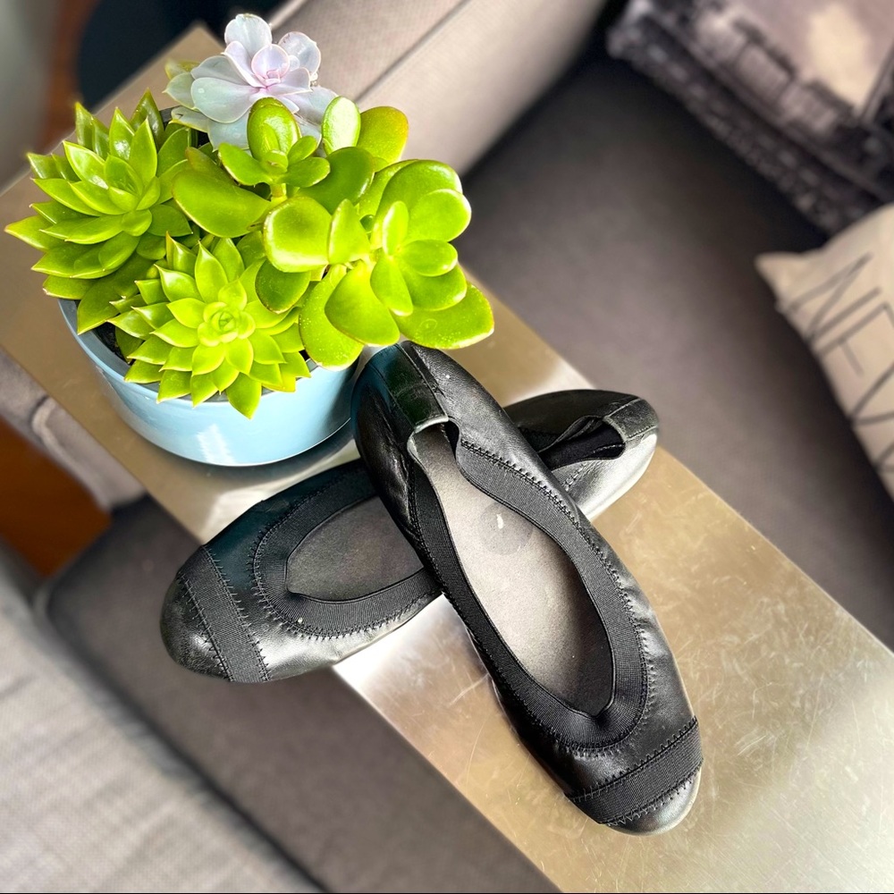 Stuart Weitzman Black Giveable Leather Ballet Flat